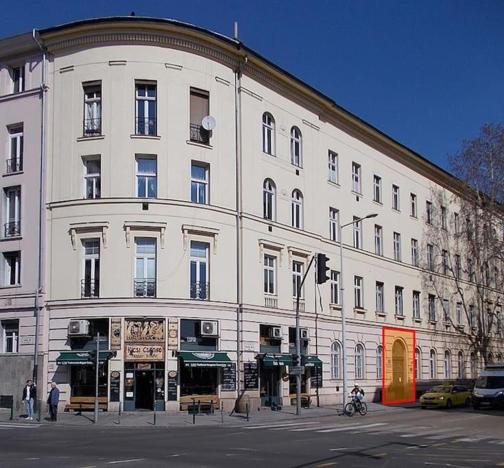 Castlehill Apartman The Perfect Blend Of Urban Living And Sightseeing Convenience Budapest Ngoại thất bức ảnh
